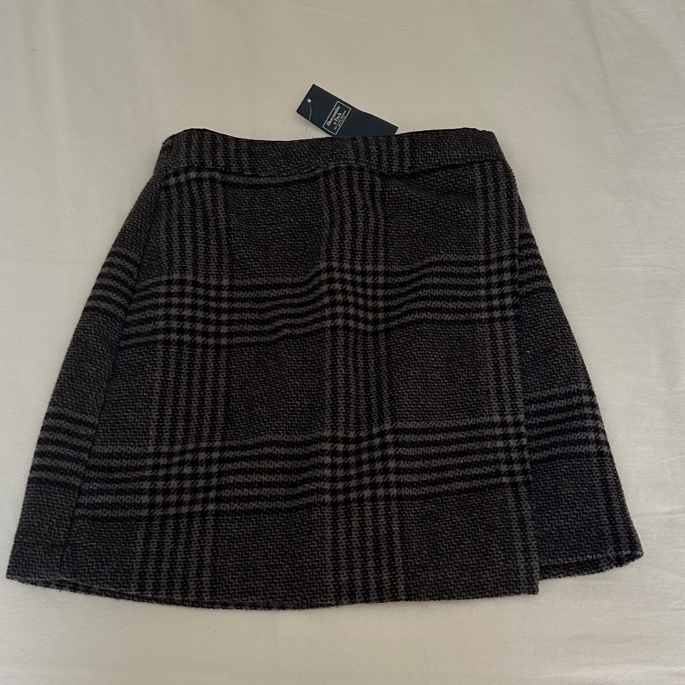 Abercrombie & Fitch Black and Gray Plaid Skirt